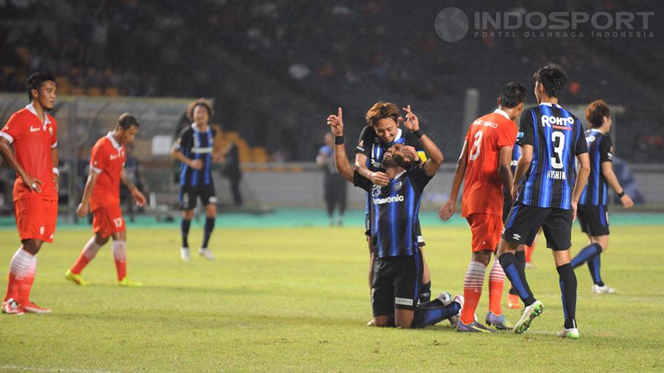 Anderson Patric merayakan gol pamungkas Gamba Osaka, yang terjadi lima menit sebelum pertandingan berakhir.